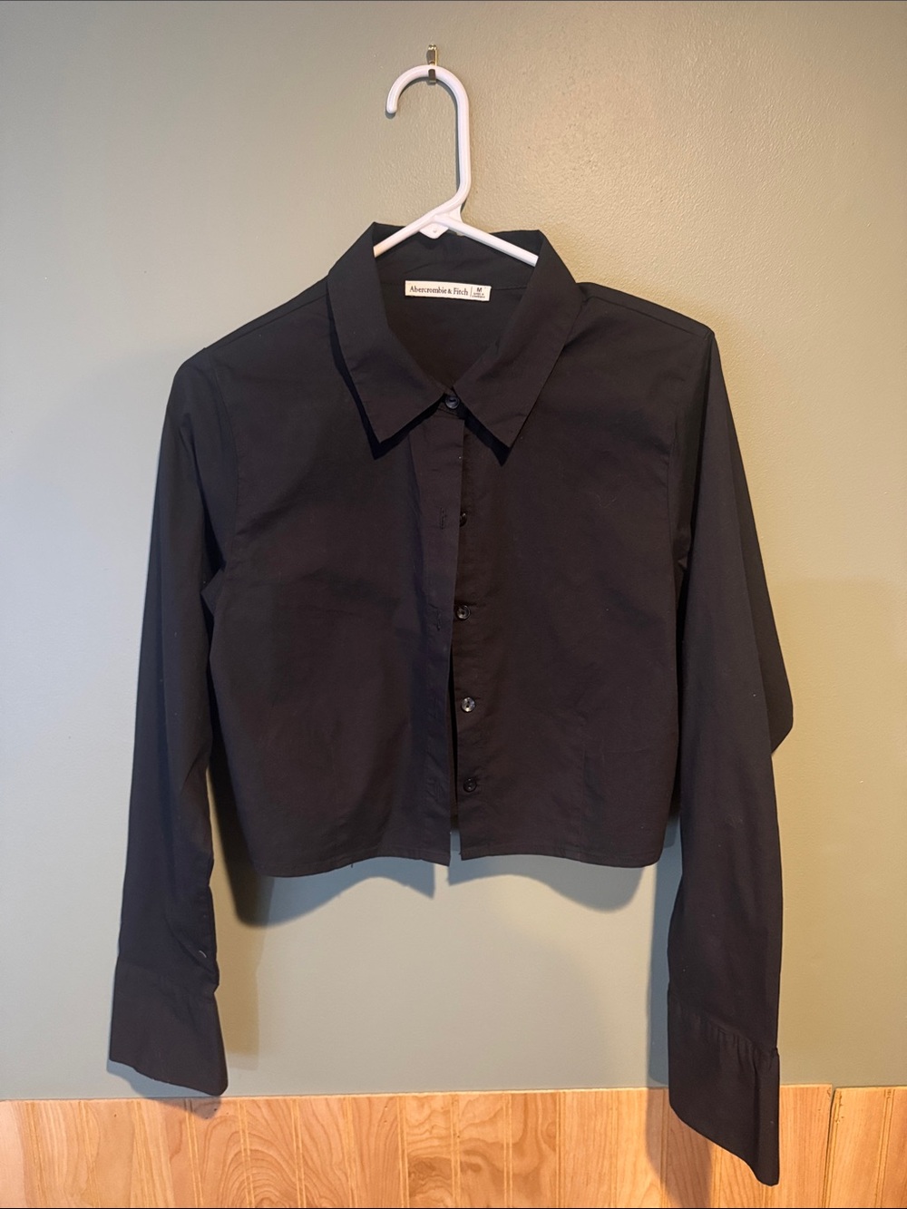 Abercrombie & Fitch Black Cropped Button-Down Shirt